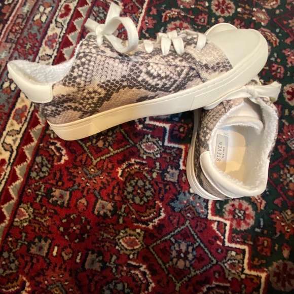 Steve Madden sneakers. Worn once. - Picture 7 of 12